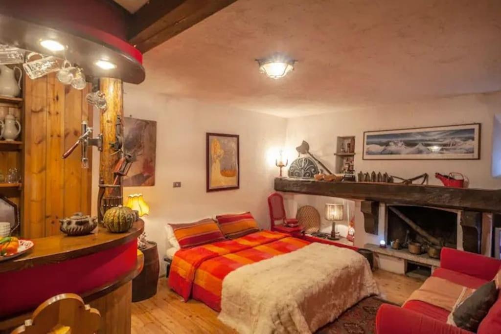 Apartment Modest & Cheap Tavern For A Spartan Retreat Courmayeur